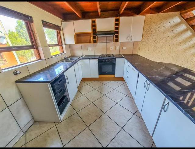 3 BEDROOM APARTMENT FOR SALE IN SUNNINGHILL